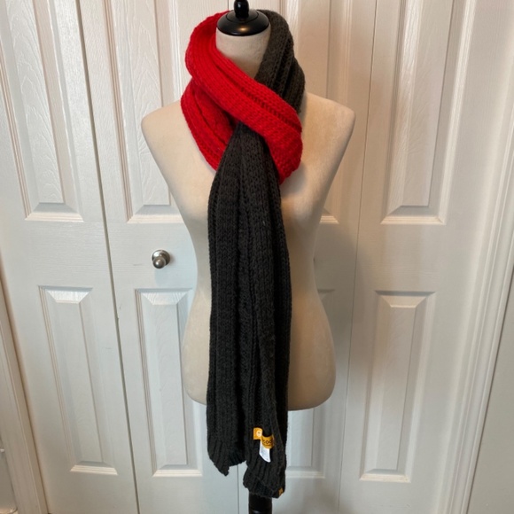 Men’s graphite gray and red scarf - Picture 4 of 5